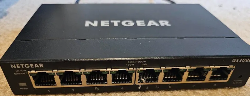 Коммутатор 8-Port Gigabit Ethernet Easy Smart Managed Essentials Switch (GS308E)