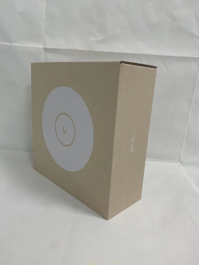 Точка доступа Wi-Fi Ubiquiti Inc U7 Pro Tri-Band Wi-Fi 7 Access Point in White U