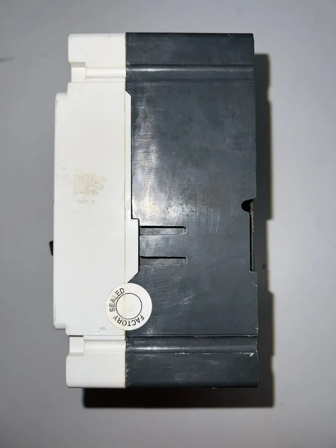 Автоматический выключатель 1 Eaton EHD3030L 30A Circuit Breaker EHD 14K 3P 480V