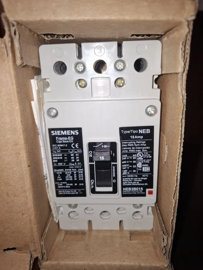 Автоматический выключатель Siemens NEB3B015B 15A 3-Pole 480V Bolt-On Circuit Bre — фото лота 1