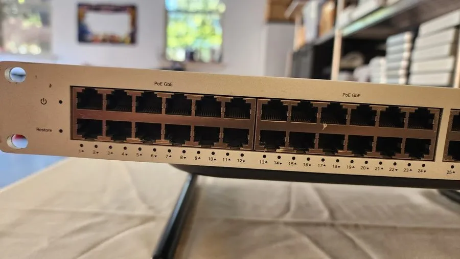 Коммутатор Cisco Meraki MS220-48LP 48 Ports 370W POE Ethernet 4xSFP Switch UNCLA — фото лота 2