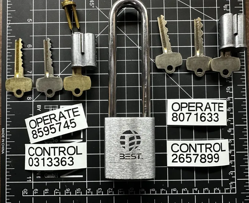 Такелажная скоба BEST 21B782L Keyed Padlock, Long Shackle, Rectangular Brass Bod — фото лота 1