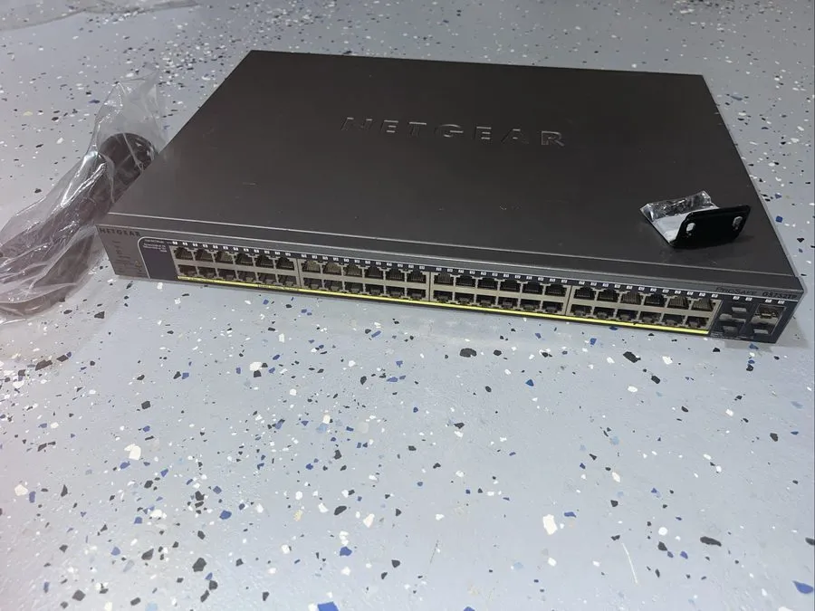 Коммутатор NETGEAR GS752TP 48-Port Gigabit PoE+ Smart Pro Switch with 4 SFP Port