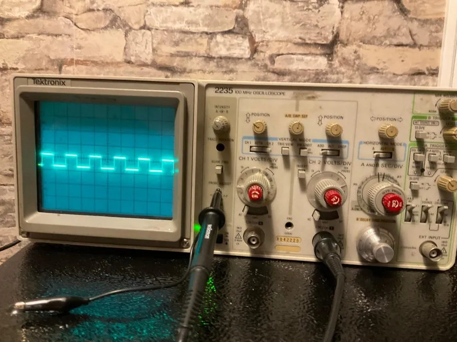 Осциллограф Tektronix 2235 2 Channel 100 MHz Oscilloscope