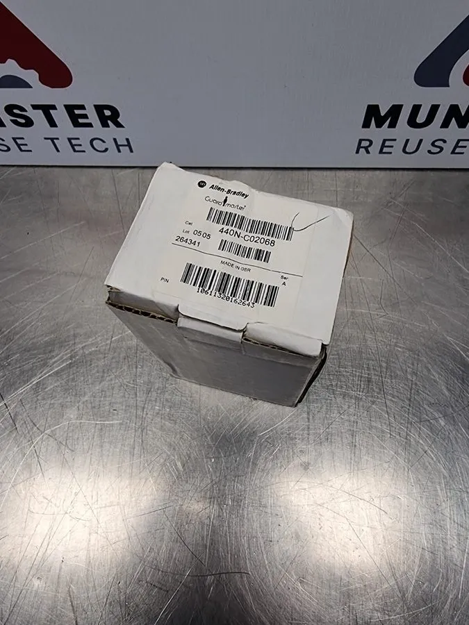 Реле безопасности Allen Bradley 440N-C02068 Series B Safety Relay 24VAC/DC NSMP