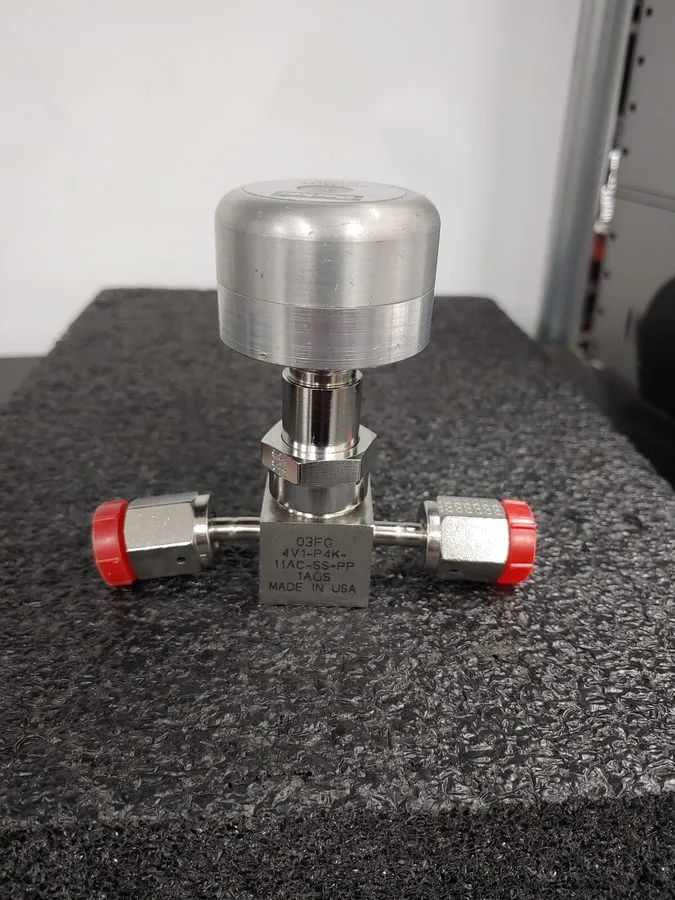 Пневмоклапан PARKER 4V1-P4K-11AC-SS-PP Female VCR Pneumatic Bellows Valve