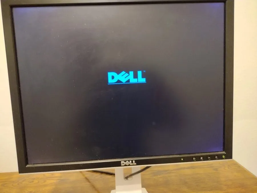Монитор DELL UltraSharp 2007WFPb 20" 1920 x 1200 Widescreen LCD Monitor — фото лота 1