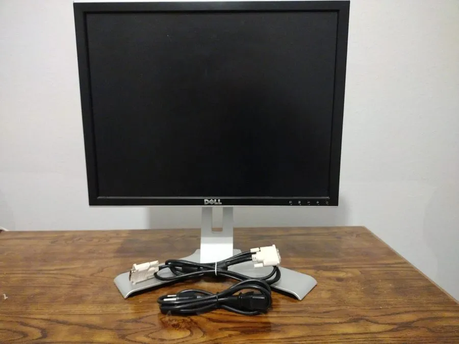 Монитор DELL UltraSharp 2007WFPb 20" 1920 x 1200 Widescreen LCD Monitor — фото лота 2