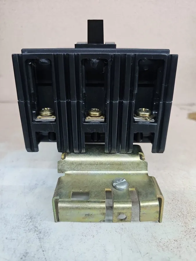 Автоматический выключатель Square D FC34030 30A 480V AC 3-Pole Circuit Breaker