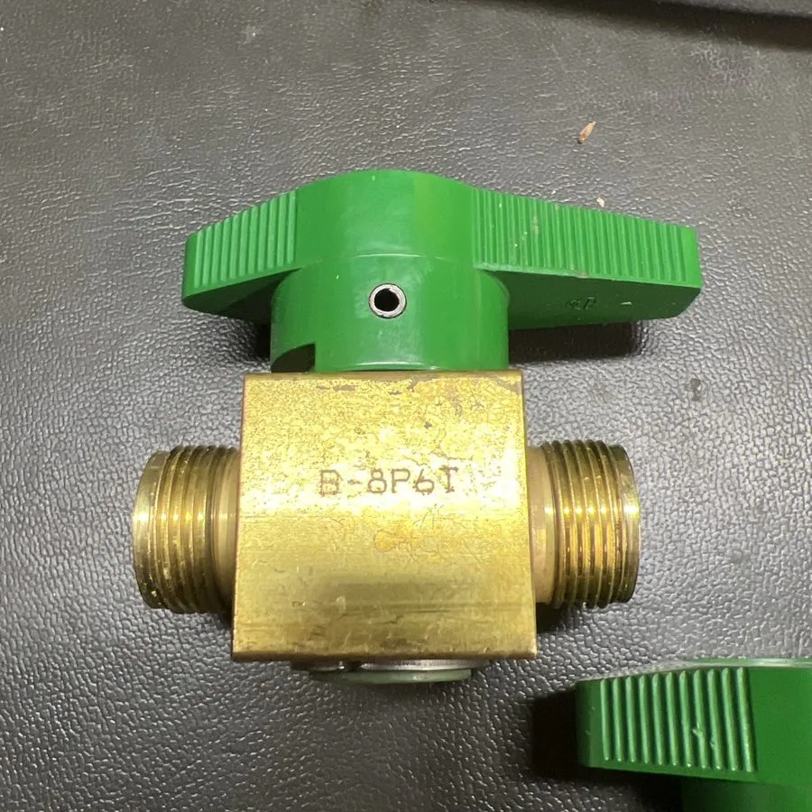Клапан Swagelok B-8P6T Brass Quarter-Turn Instrument Plug Valve FNSP