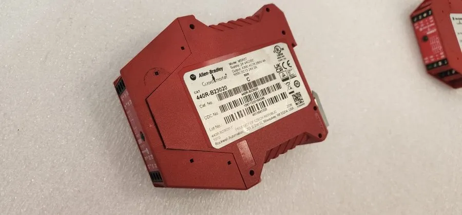 Реле безопасности MSR5T ALLEN BRADLEY 440R-B23020 GUARD MASTER MONITORING SAFETY