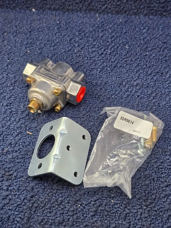 Трубопроводная арматура Holley 12-803BP Fuel Pressure Regulator Performance Upgr