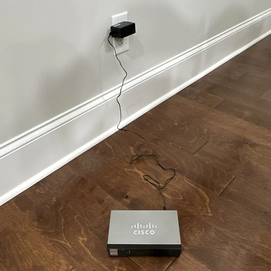 Маршрутизатор Cisco RV320 4-Port Gigabit Dual Wan VPN Security Router — фото лота 1