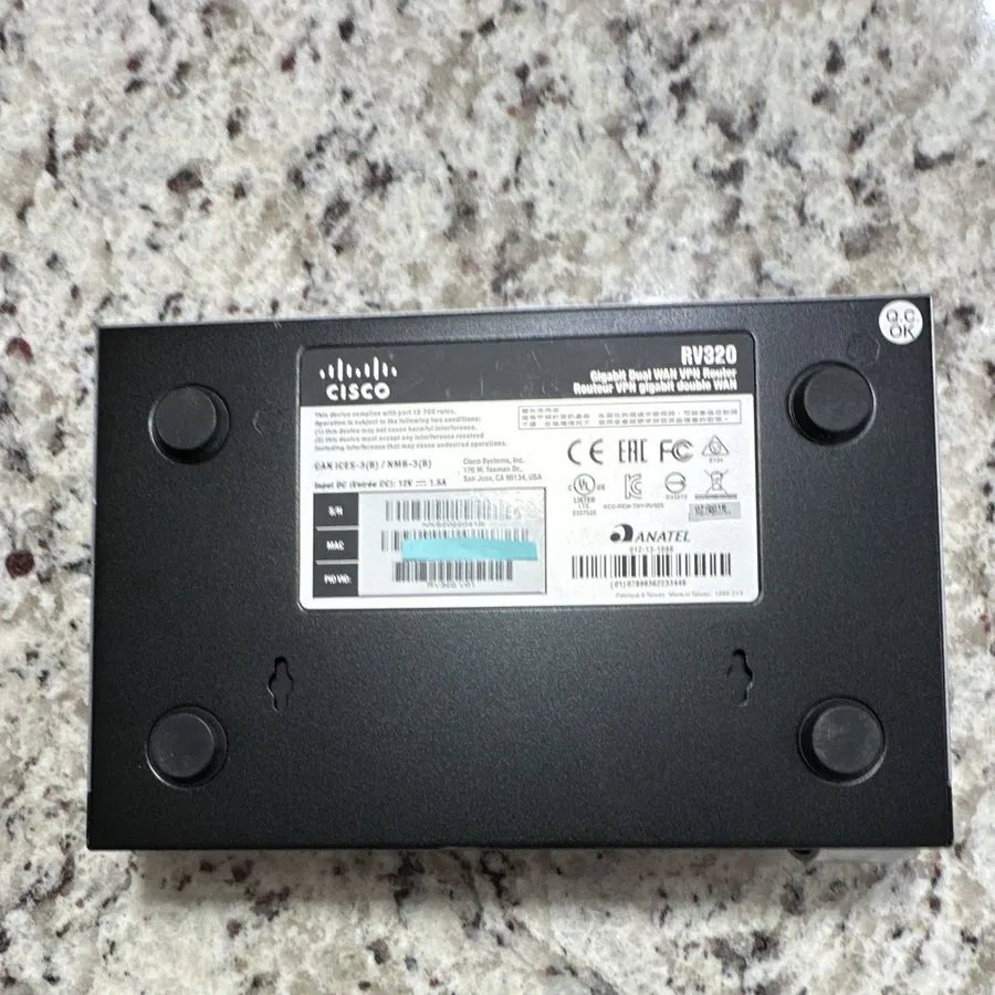 Маршрутизатор Cisco RV320 4-Port Gigabit Dual Wan VPN Security Router — фото лота 2