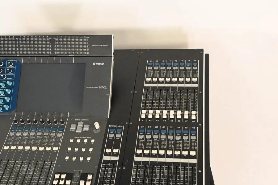 Микшерный пульт Yamaha M7CL-48 48-Channel Digital Audio Mixing Console CG01RZF