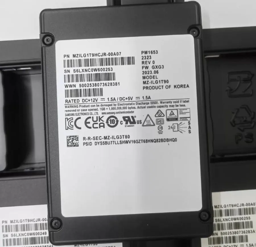 SSD-накопитель Samsung PM1653 1.92TB SSD 2.5" SAS 24Gbps MZ-1LG1T90 MZ1LG1T9HCJR