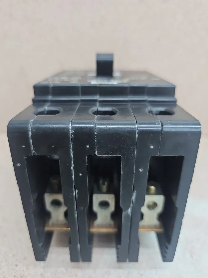 Автоматический выключатель SQD EJB34030 Circuit Breaker 30A 3P 480V 3PH Bolt On 