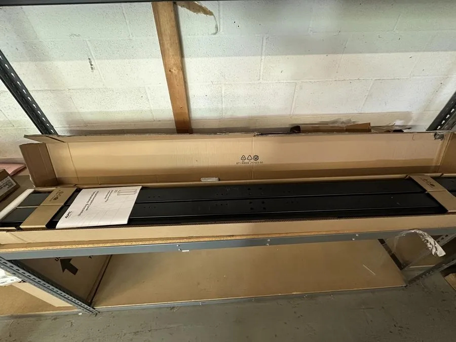 Стойка/шкаф NetShelter 4 Post Open Frame Rack 44U AR204A