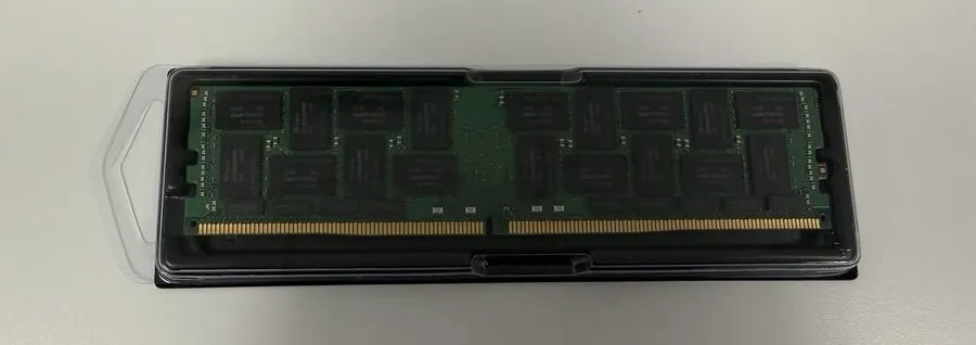 Модуль памяти SK hynix 64GB DDR4 LRDIMM ECC Registered PC4-2400T 288-Pin HMAA8GL — фото лота 1