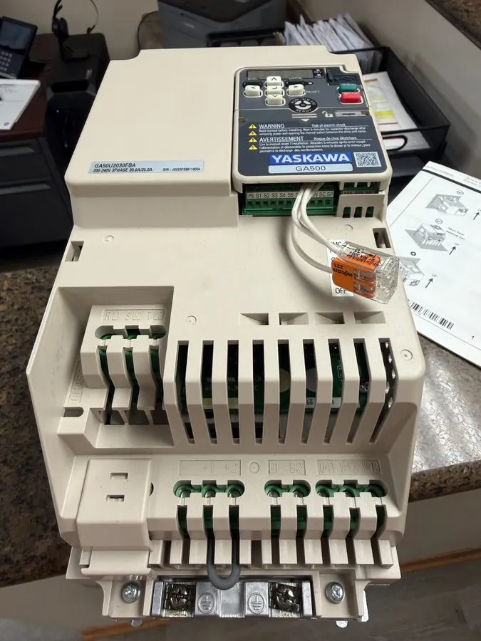 Частотный преобразователь 1016039-DRIVE, VFD, 240V, 3PH, 21.0A/17.6A, YASKAWA, G — фото лота 1