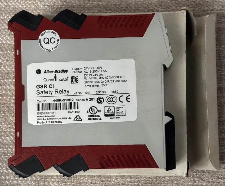 Реле безопасности Allen Bradley 440R-S13R2 Guardmaster Single Input Safety Relay — фото лота 1
