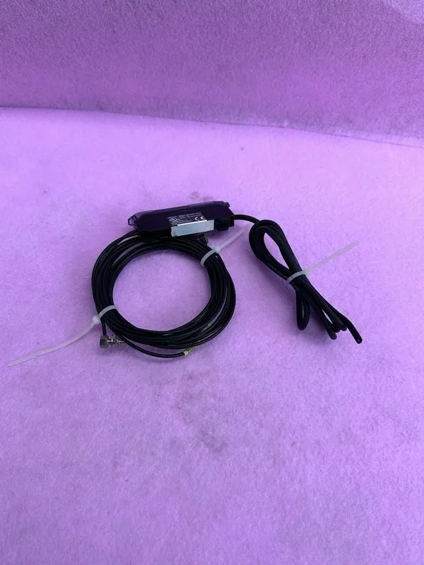 Датчик KEYENCE FS-V31 Sensor Amplifier Fiber Optic Sensor