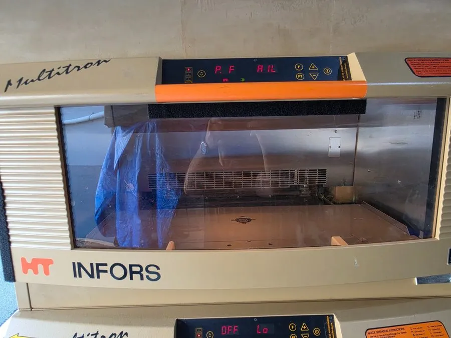 Шейкер Infors HT Multitron Single Stack Laboratory Incubator Shaker AJ103C — фото лота 1