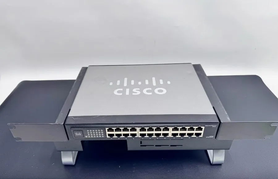 Коммутатор CISCO LINKSYS SR224 24-PORT 10/100 Mbps ETHERNET SWITCH WITH RACKMOUN