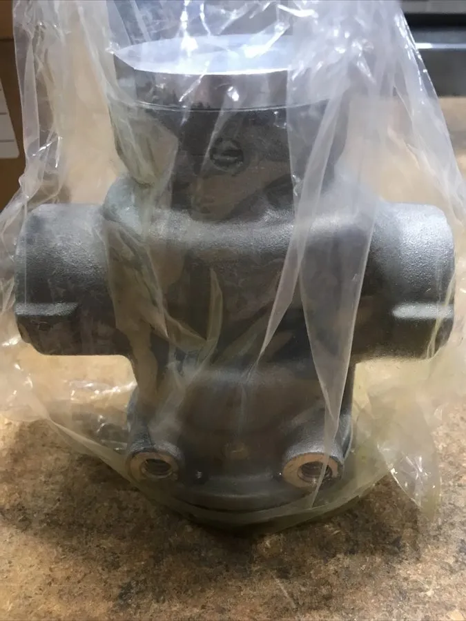 Пневмораспределитель Parker N36481091 3-Way 1-1/4" Air-Pilot Operated Pneumatic  — фото лота 2