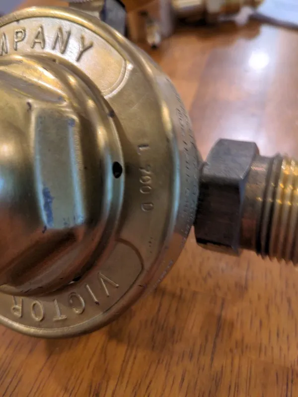 Трубопроводная арматура Victor Pressure Regulator MODEL L700-D AIR,OXYGEN,CO2,AN