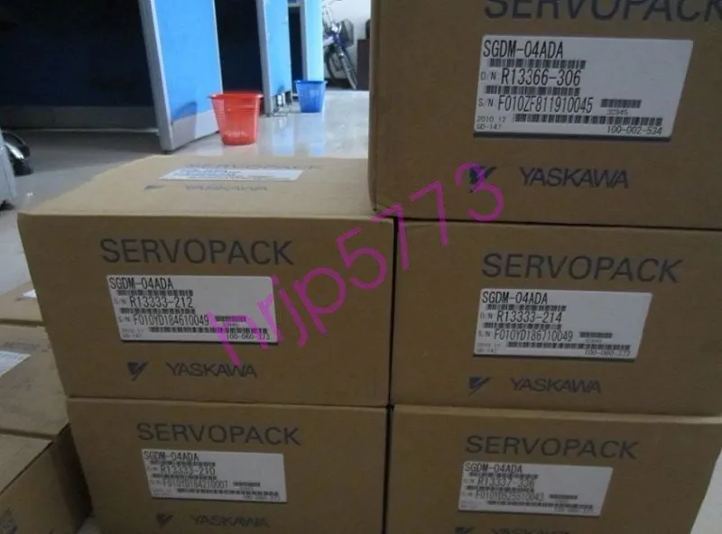 Сервопривод YASKAWA Drives SGDM-04ADA 200V ServoPack Expedited Shipping
