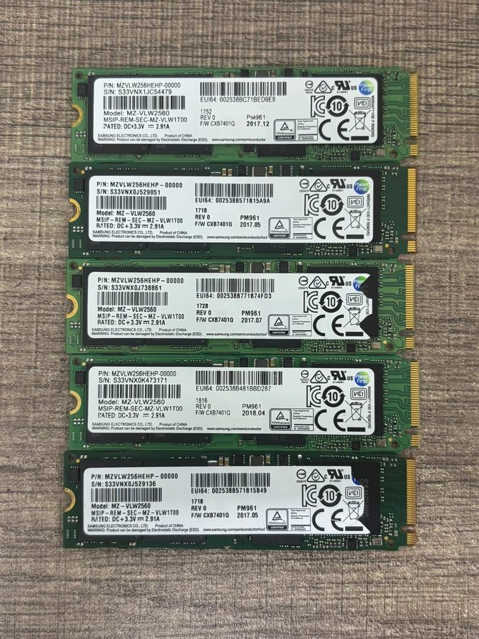 SSD-накопитель Samsung PM961 256GB M.2 2280 NVMe PCIe SSD MZVLW256HEHP 99% Healt