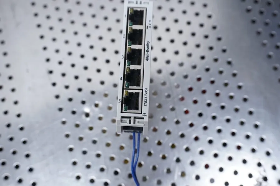 Коммутатор Allen Bradley 1783-US05T Stratix 2000 Ethernet Switch AB