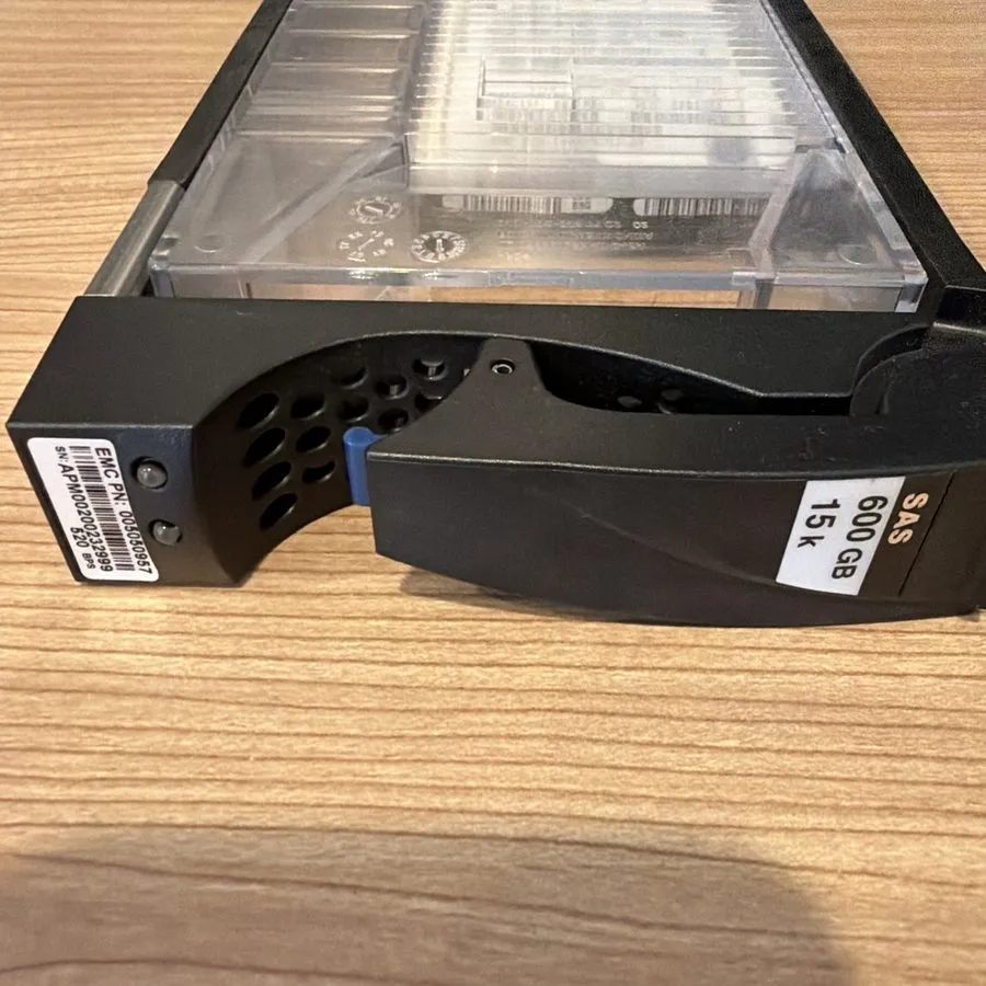 Жёсткий диск 005050935 EMC 600GB 15K SAS 2.5" HDD 0B31568 HGST HUC156060CSS200