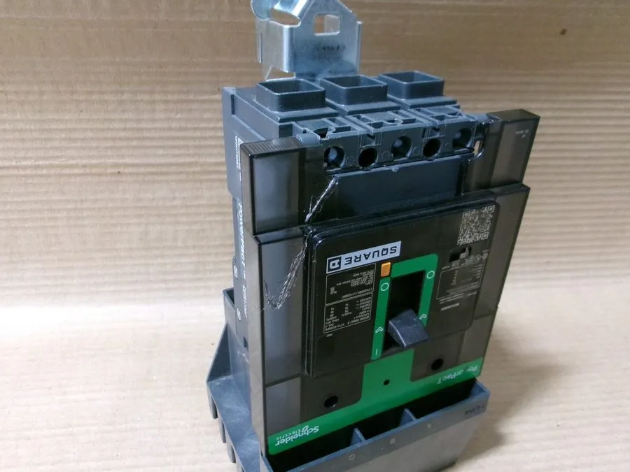 Автоматический выключатель Square D BDA34060Y 60A 480V 3-Pole Circuit Breaker BD