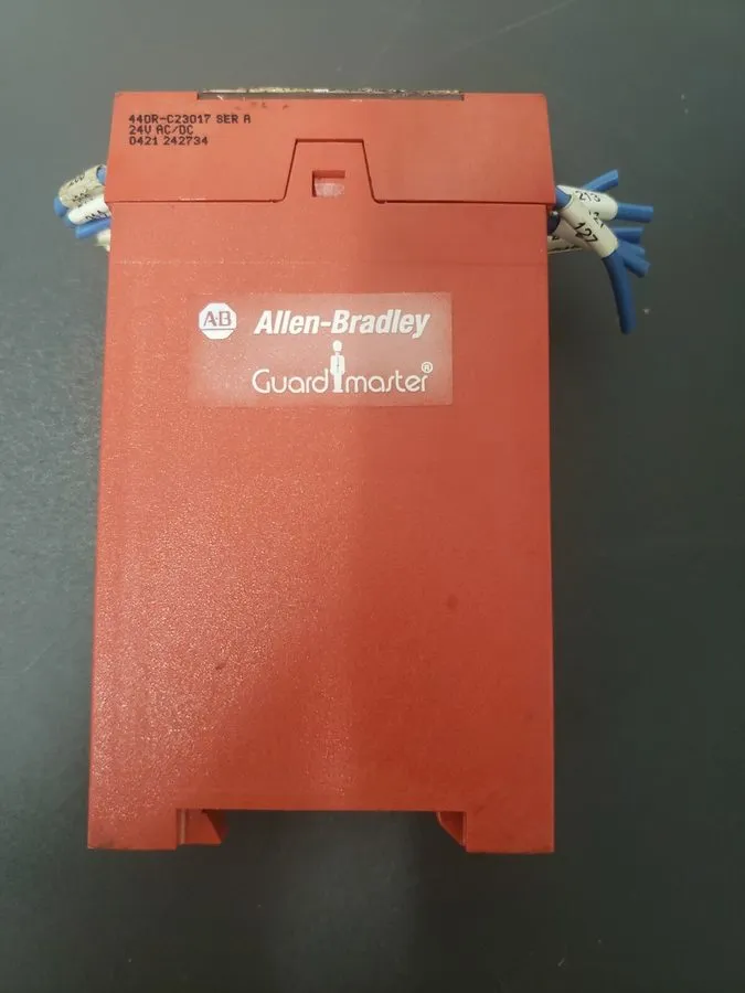 Реле безопасности Allen-Bradley 440R-C23017 Safety Relay MSR6R/T 24V AC/DC Ser B
