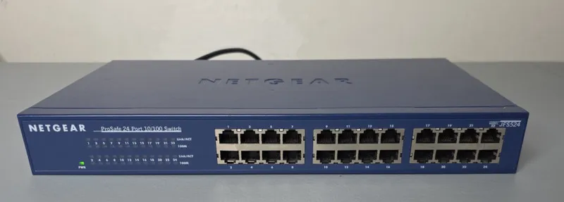 Коммутатор NETGEAR ProSafe JFS524 24-Port Ethernet Network Switch 10/100 Rackmou