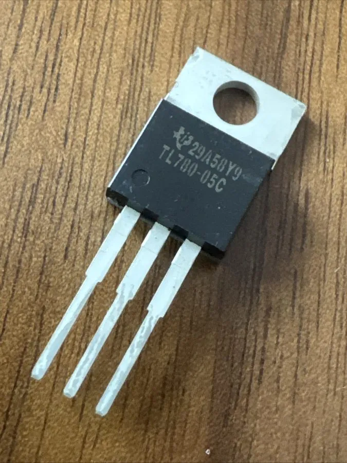 Микросхема TEXAS INSTRUMENTS UA7905CKCS IC REG LINEAR -5V 1.5A TO220-3 — фото лота 1
