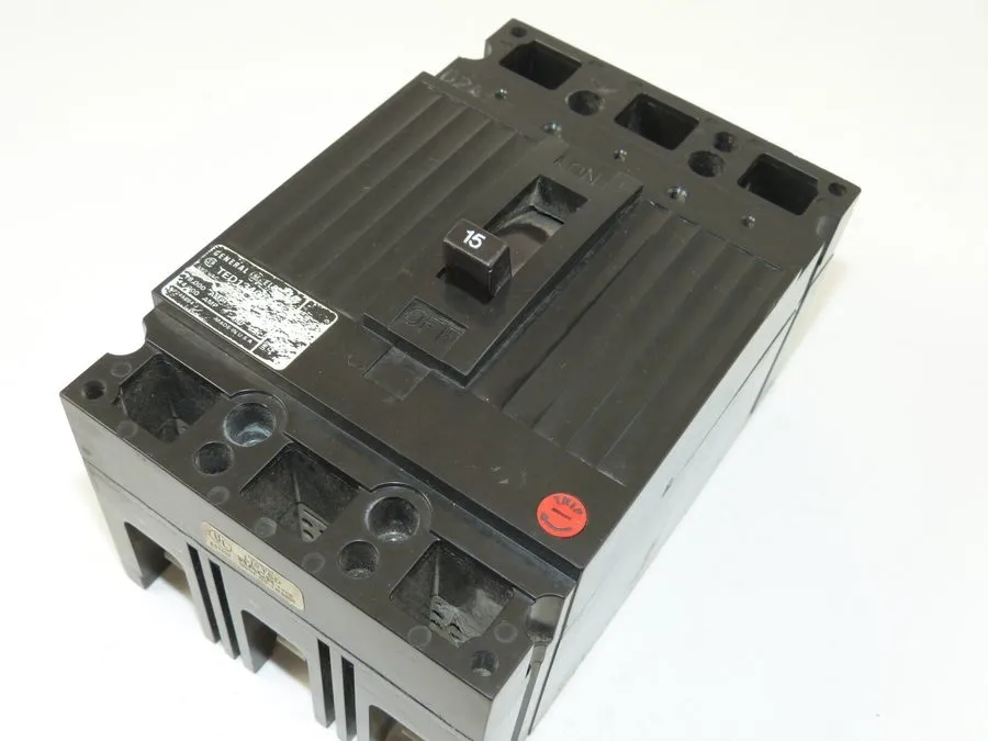 Автоматический выключатель GE TED134015 15A 3-Pole 480V AC E-Frame Circuit Break