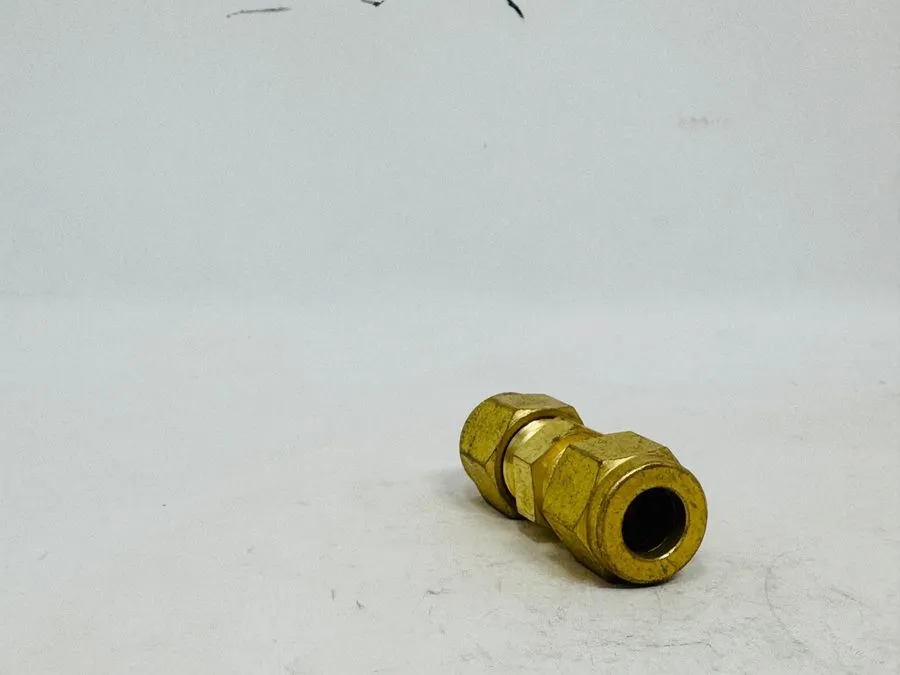 Фитинг SWAGELOK B-600-6 BRASS 3/8 INCHES REDUCING UNION FITTING