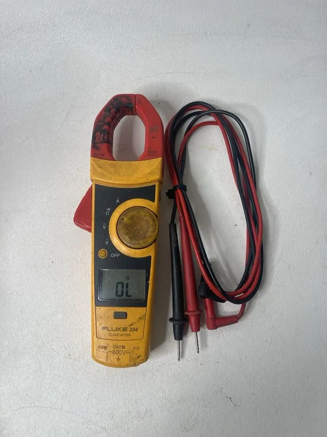 Тестер Fluke 323 True-RMS Digital Clamp Meter, 600V AC & DC Voltage No Leads