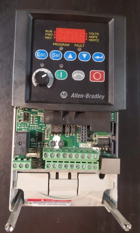 Частотный преобразователь ALLEN BRADLEY AC DRIVE POWERFLEX-40 22B-D6P0N104 2.2KW — фото лота 2