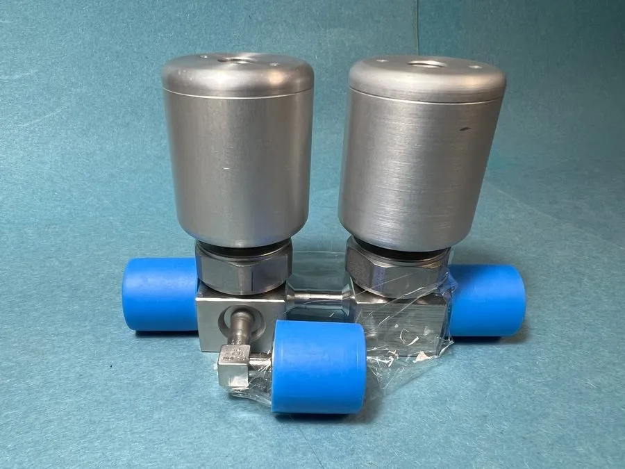 Клапан Nupro Swagelok 6LV-D6019PX-AA Pneumatic Diaphragm 3-Port 2-Valve Manifold — фото лота 2