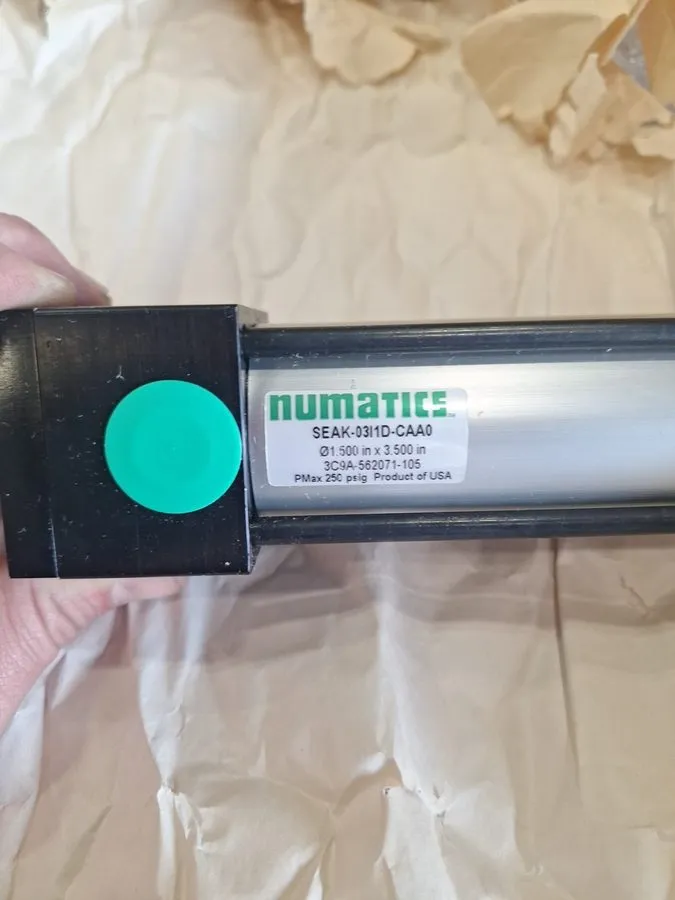 Пневмоцилиндр Numatics SEAK-0311D-CAA0 pneumatic cylinder actuator — фото лота 1