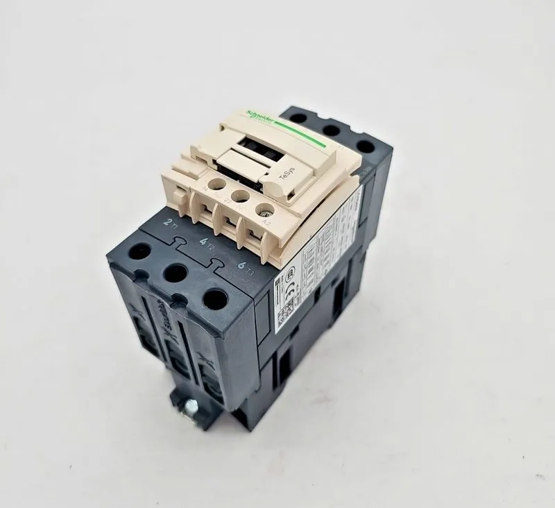 Контактор Schneider Electric TeSys D LC1D40A Contactor 40A 3P 110V AC Coil