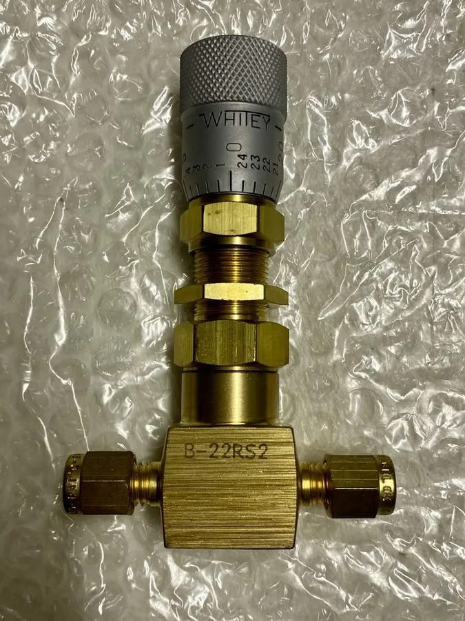 Клапан WHITEY Swagelok B-22RS2 Brass Metering Valve/Micro-Needle valve 1/8 in — фото лота 1