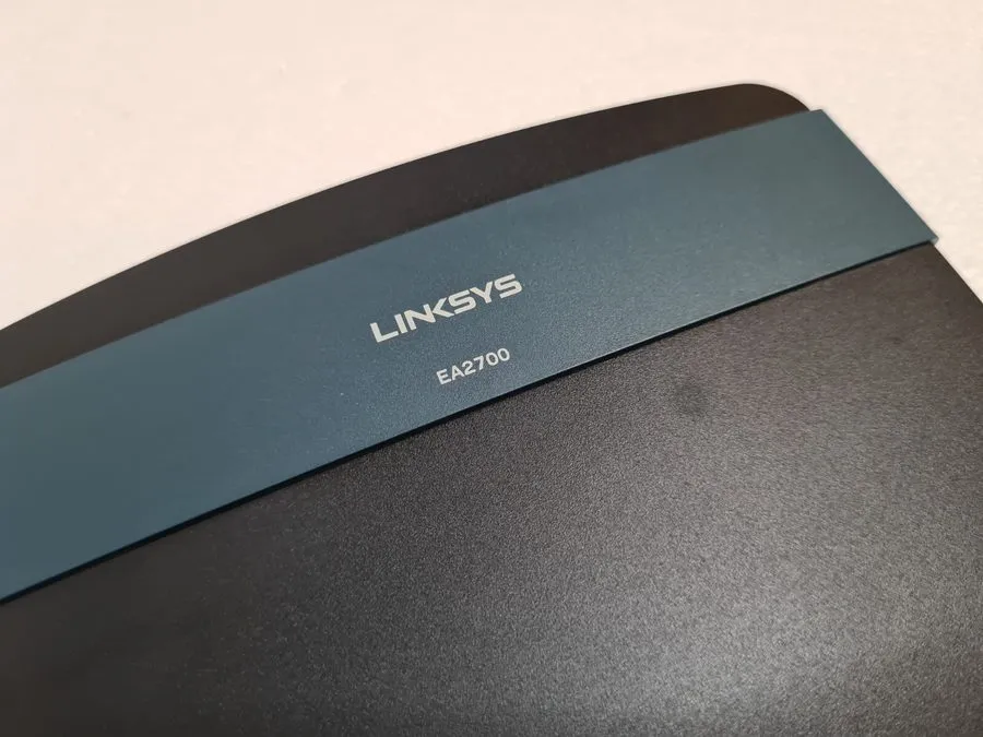 Маршрутизатор Cisco Linksys EA2700 300 Mbps 4-Port Gigabit Wireless N Router