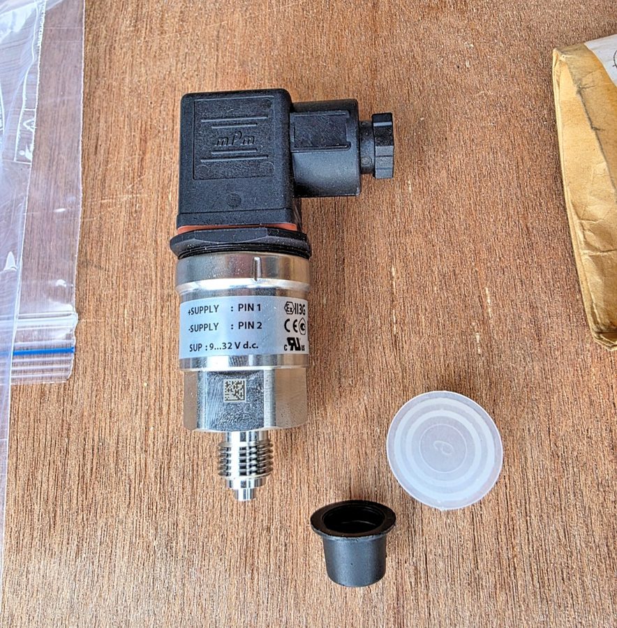Датчик давления Danfoss 060G1103 MBS 3000 Pressure transmitter 0-16 bar, 4-20mA  — фото лота 1