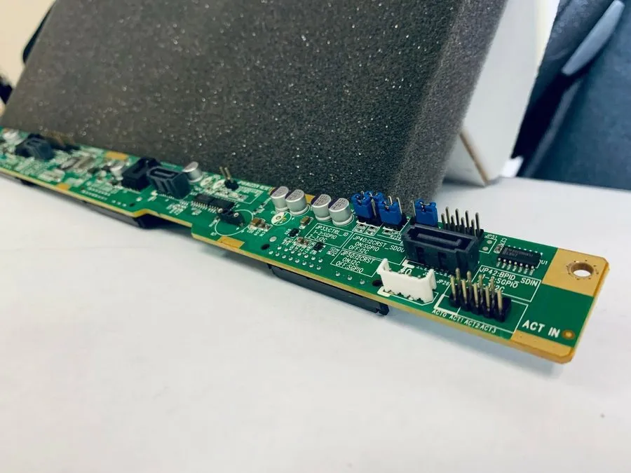 Бэкплейн SAS815TQ Supermicro 1U 4-Port 3.5" SAS Backplane