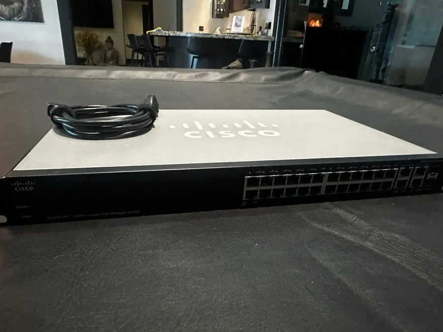 Коммутатор Cisco 28-Port GbE 2xSFP PoE 180W Managed Switch SG300-28P